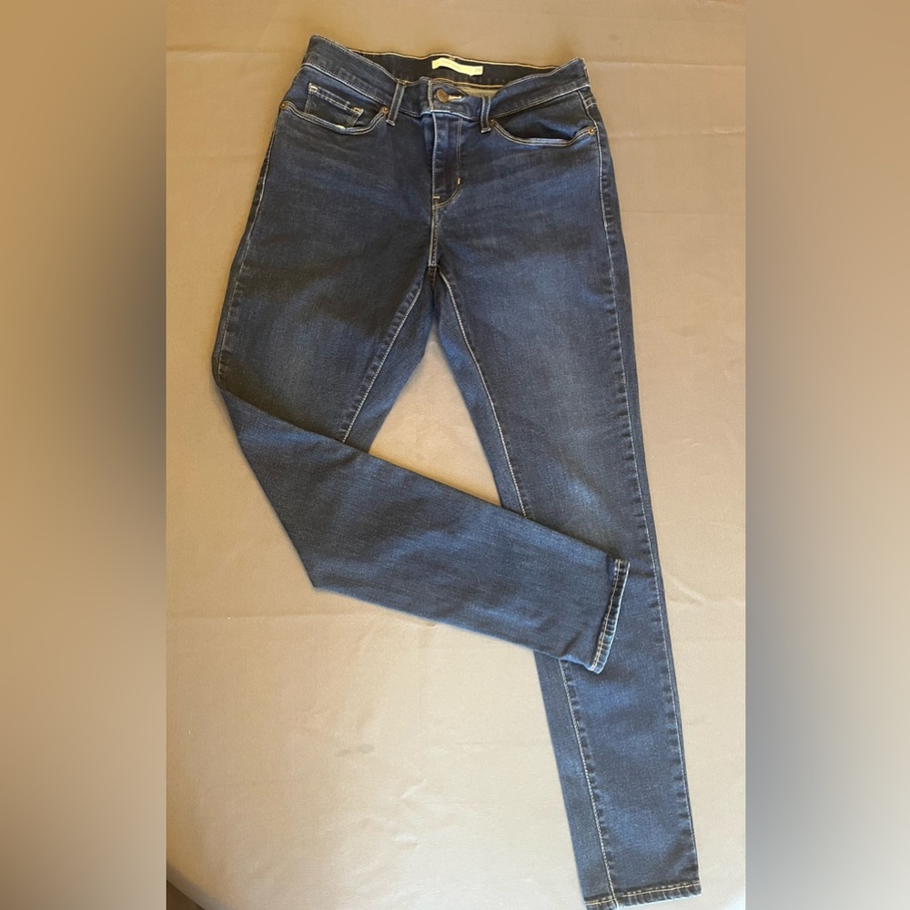 Levi’s Women’s Dark Wash Skinny Jeans – Size 29 ✨